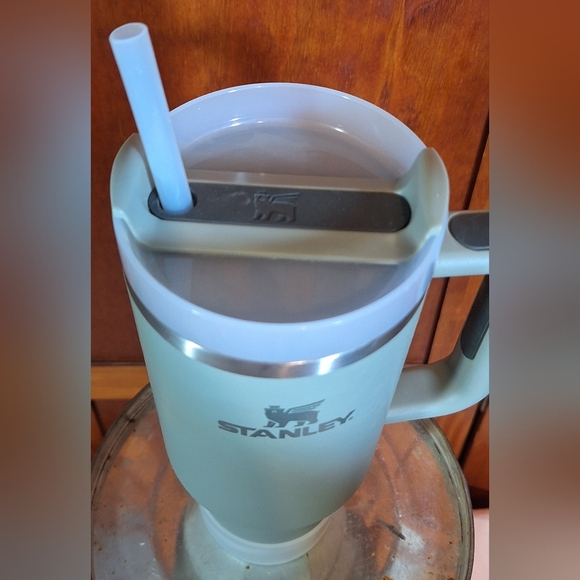 STANLEY insulated tumbler Size 40 oz. (10 1/2" tall) - Picture 6 of 14